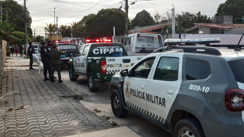 Polícia Militar localiza desmanche de carros na Zona Sul de Natal — Foto: Sérgio Henrique Santos/Inter TV Cabugi