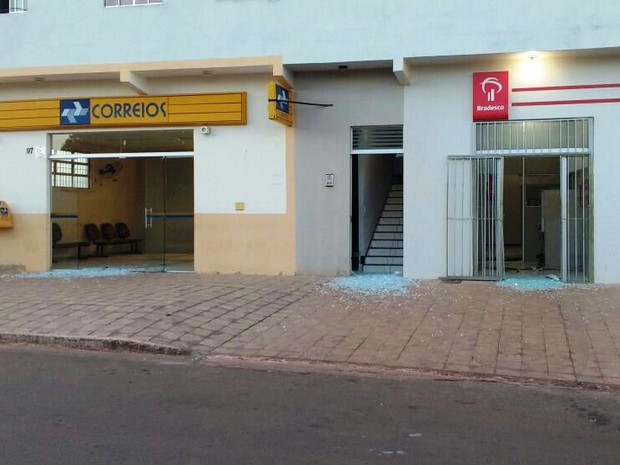 Em Gameleiras, Correios e banco foram alvo de explosões (Foto: Polícia Militar/Divulgação)
