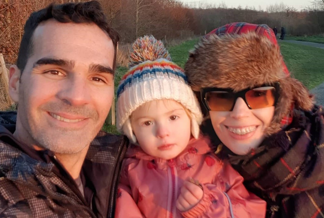 Ralf Krause com a mulher, Lauren, e a filha, Mimi Regina, na Inglaterra (Foto: Reprodução/Instagram)