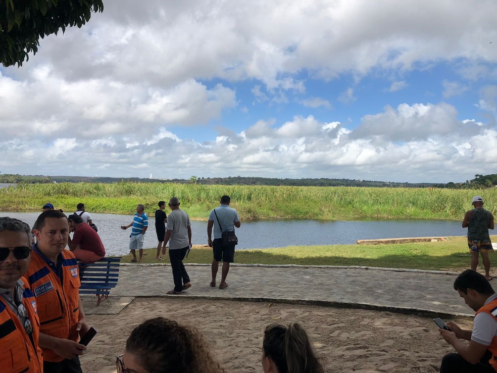 No local, diversos populares fizeram seus registros da mudan&ccedil;a na paisagem &mdash; Foto: Vini Marinho/Inter TV Cabugi