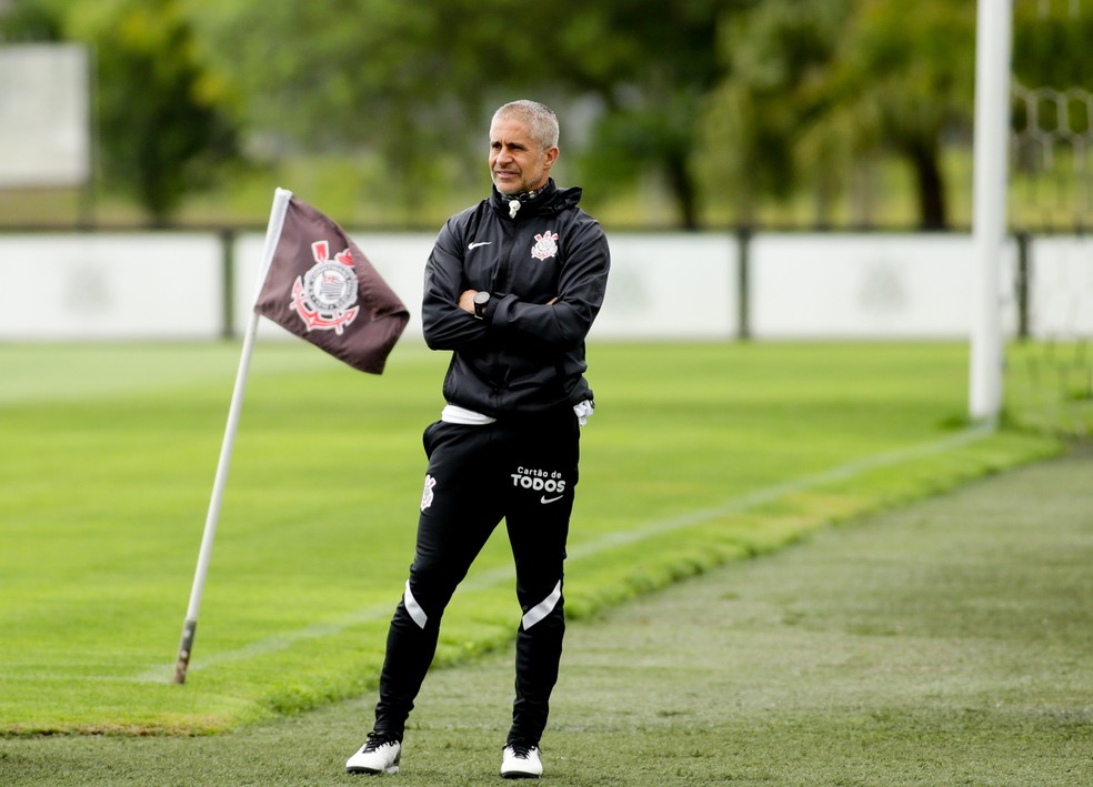 Veja quais são os planos do Corinthians para 2022 depois de confirmar a continuidade de Sylvinho