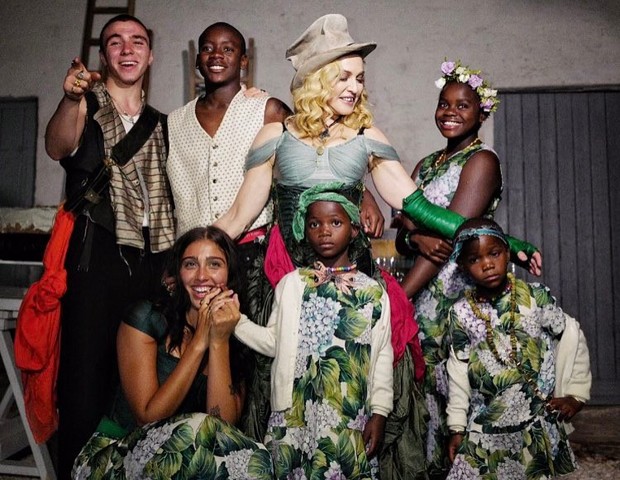 Madonna e seus seis filhos (Foto: Reprodução Instagram)
