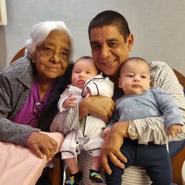 Zeca Pagodinho e dois de seus netos (Foto: Reprodução/Instagram)