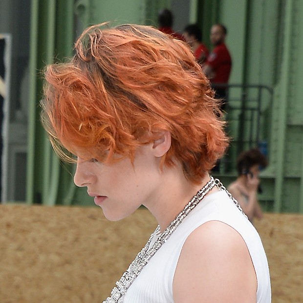 A lateral do corte de cabelo de Kristen (Foto: Getty Images)