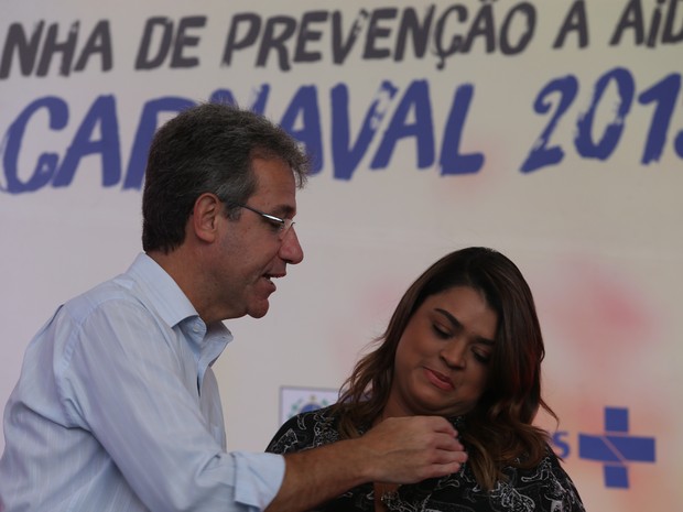 O ministro da Saúde, Arthur Chioro, e a cantora Preta Gil (Foto: Fábio Motta/Estadão Conteúdo)
