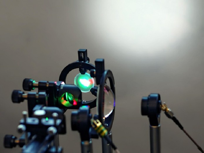 Nova tecnologia utiliza diodos de laser para aumentar velocidade (Foto: Reprodu??o/IEEE)