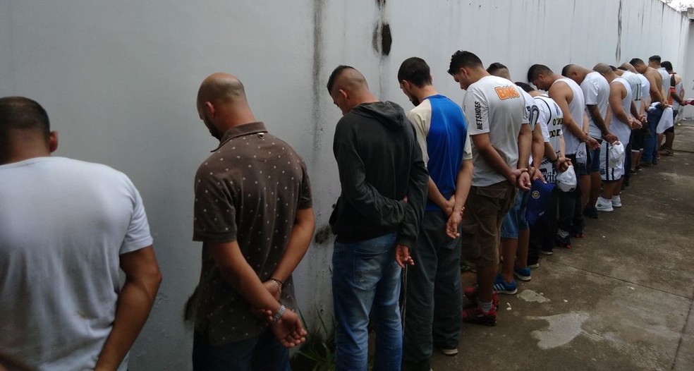 21 integrantes da Torcida Jovem dos Santos foram detidos em Itaquaquecetuba este ano, suspeitos da morte de um corintiano — Foto: Polícia Militar/Divulgação