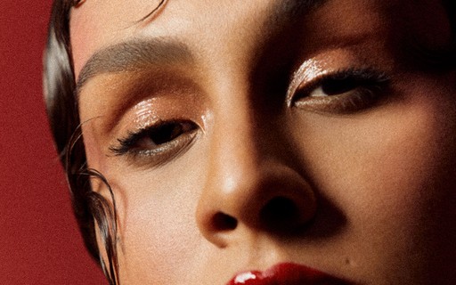Assucena Assucena: “Por que alguém supõe que pode decidir a forma com a qual você se identifica no mundo?” - Vogue Brasil