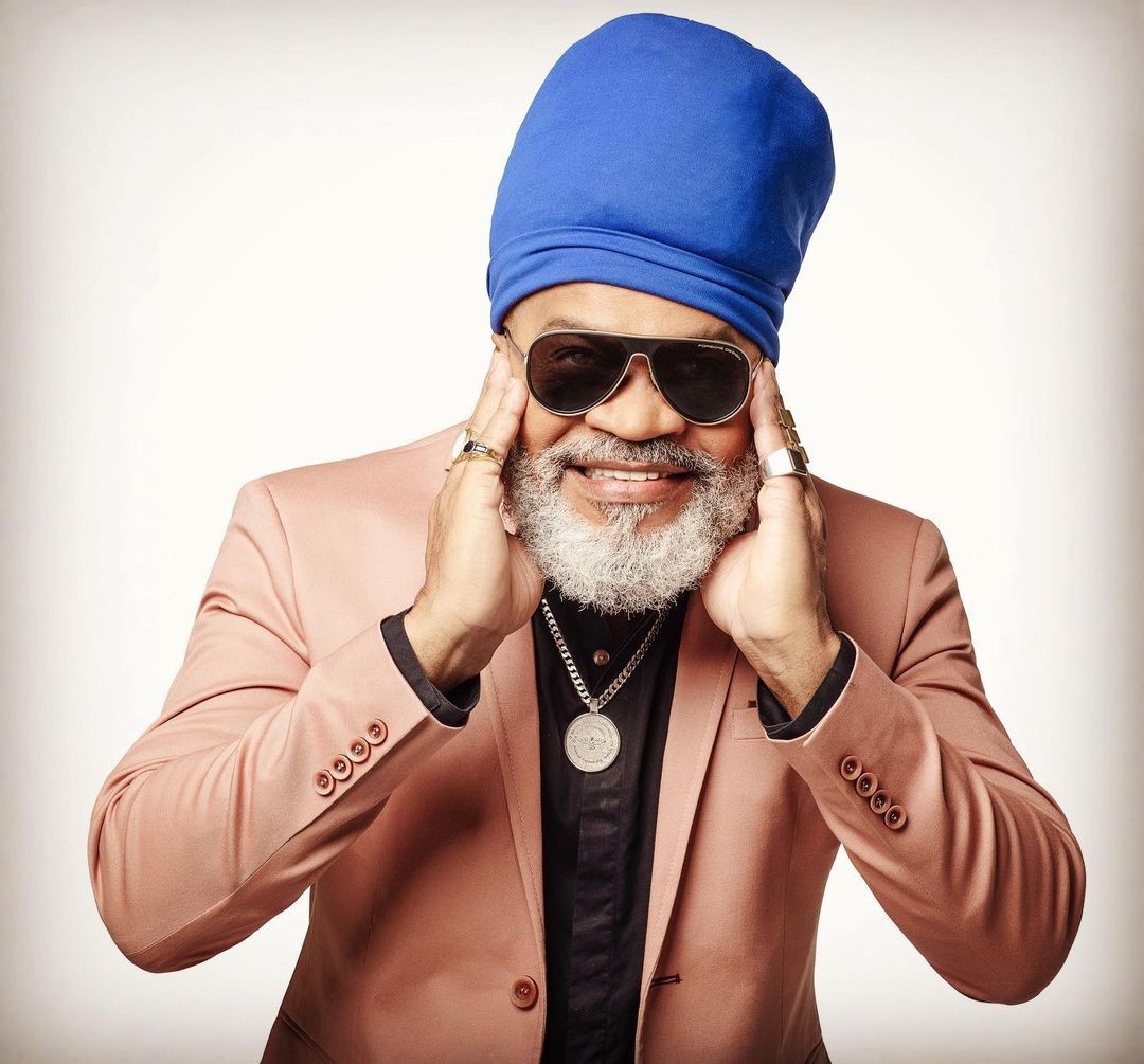 Carlinhos Brown e DJ Deeplick lançam EP com versões eletrônicas do repertório do trio Tribalistas