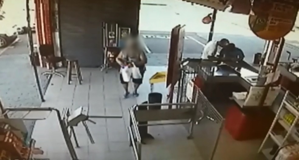 Câmera de segurança registrou parte da situação em Jundiaí — Foto: Reprodução