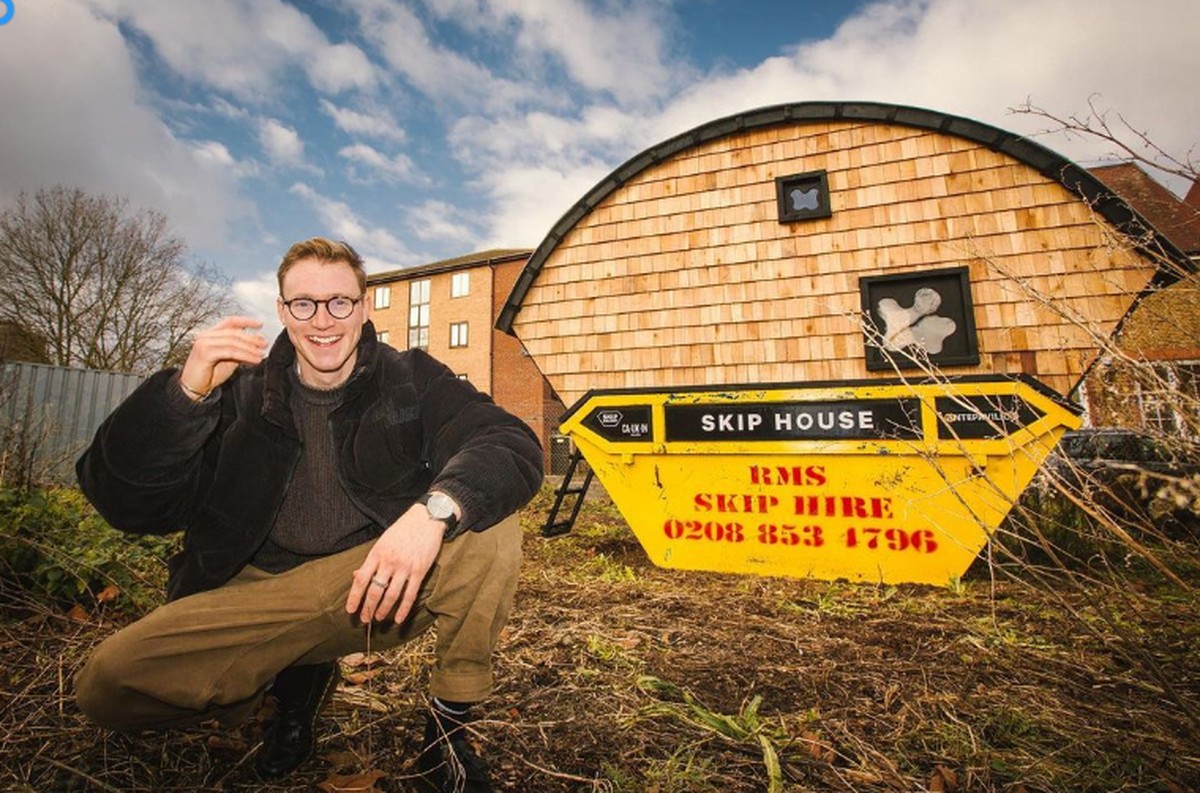 English annoyed by rent prices turns rubbish into the house and spreads fast |  leading businesses