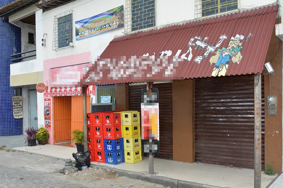 Dono de bar foi notificado pela prefeitura após instalar vaso sanitário em calçada na Bahia — Foto: Prefeitura de Feira de Santana