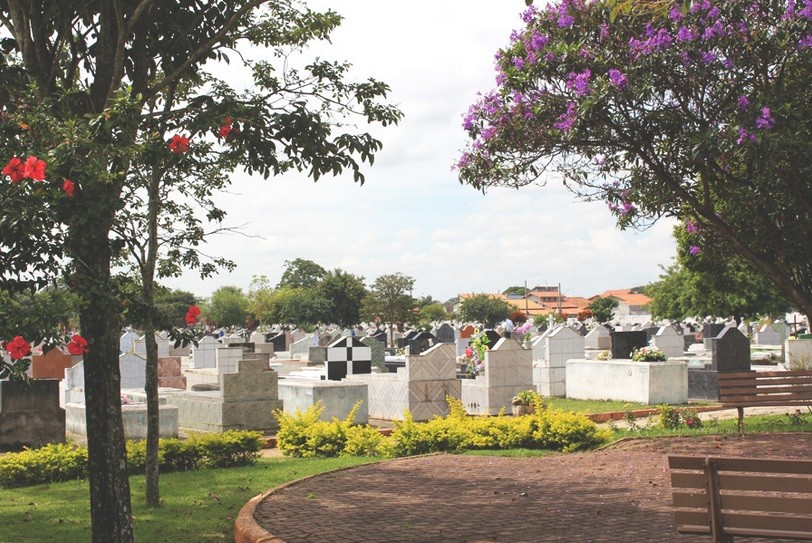 Cemitérios municipais da região abrem para visitação neste domingo (14), Dia dos Pais
