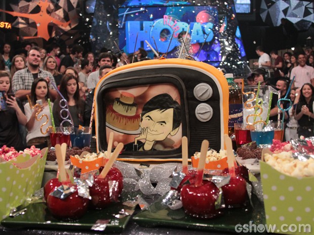 A festa não podia ficar sem o tradicional bolo  (Foto: TV Globo / Divulgação)