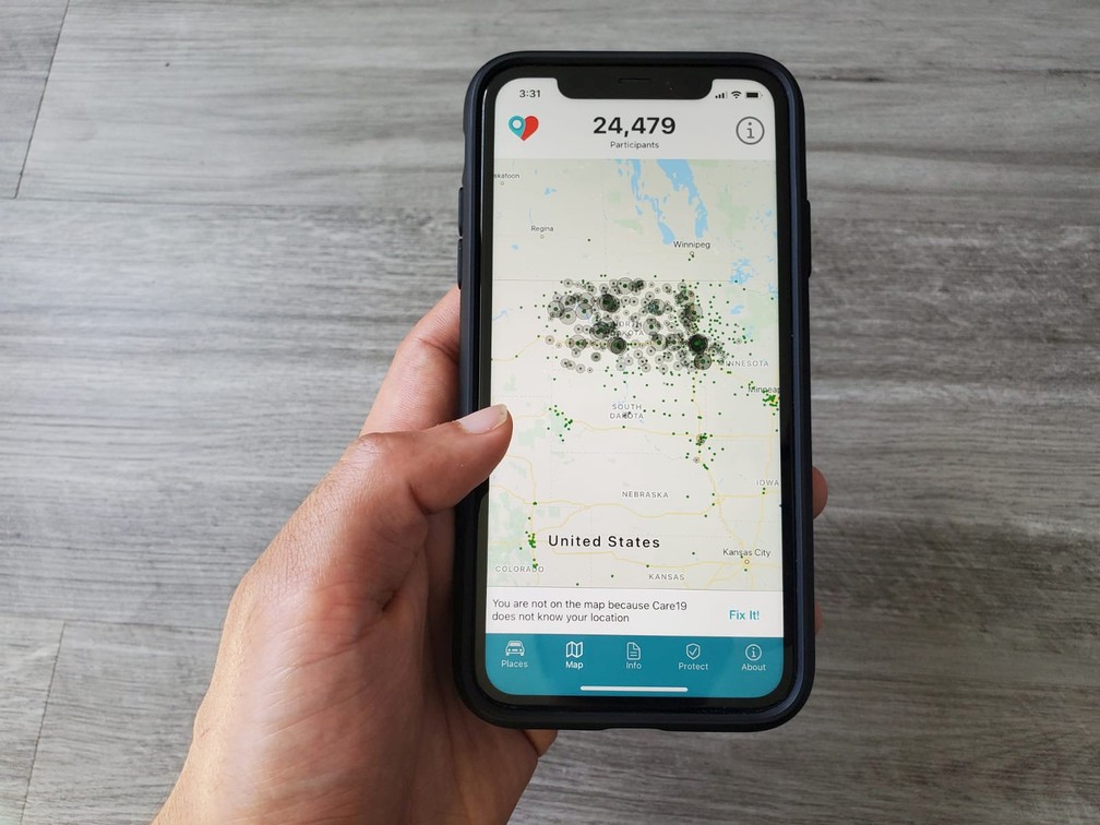 Imagem de tela de smartphone com aplicativo de rastreamento da Covid-19, em 23 de abril de 2020 — Foto: Paresh Dave/Reuters