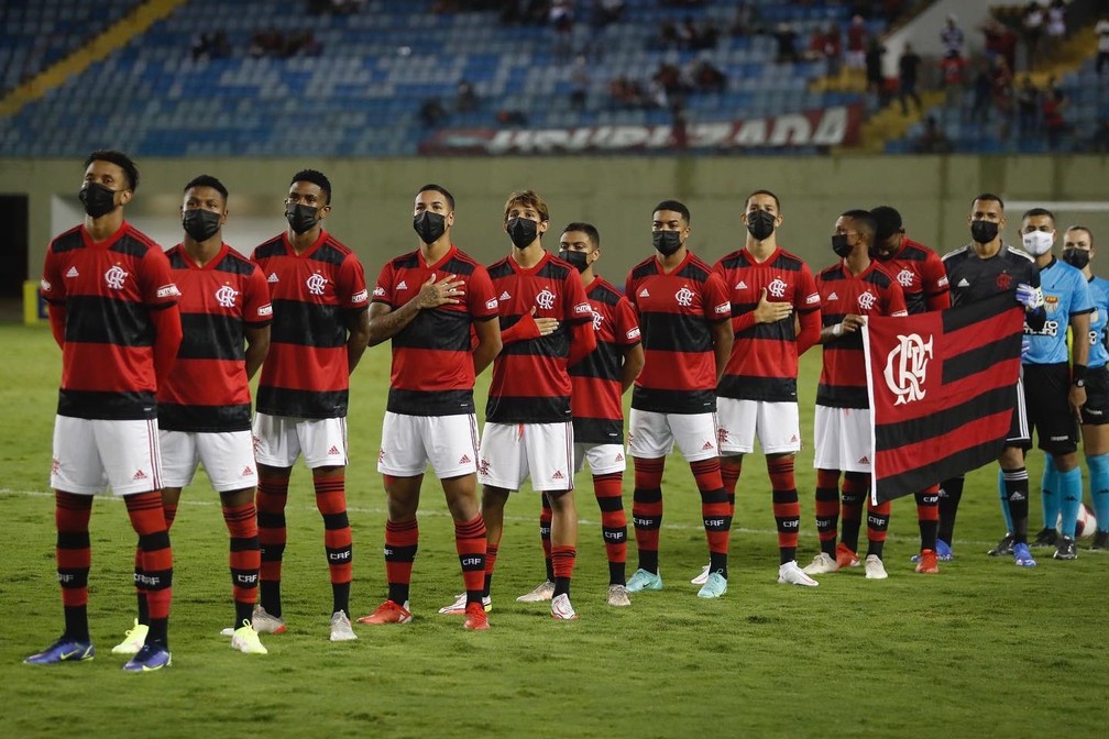 Time do Flamengo perfilado antes do jogo contra o Forte Rio Bananal, pela Copinha — Foto: Gilvan de Souza/CRF