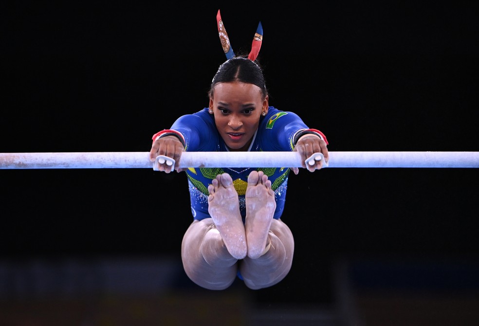 Rebeca Andrade disputa a final geral da ginástica nesta quinta-feira (29) — Foto: REUTERS/Dylan Martinez