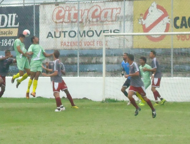 Nacional-MG e Patrocinense durante amistoso em Patos de Minas (Foto: Gullit Pacielle)