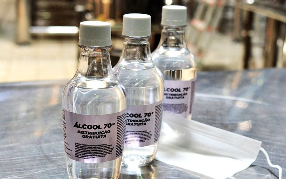 Hospitais precisam de doações de produtos, como álcool 70%  — Foto: Facebook/Reprodução