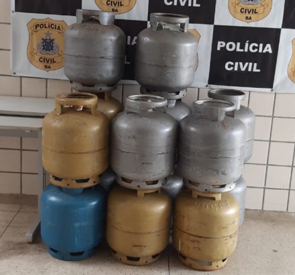 Quase 60 botij&otilde;es de g&aacute;s s&atilde;o furtados na BA; pol&iacute;cia recupera parte da carga roubada &mdash; Foto: Divulga&ccedil;&atilde;o/Pol&iacute;cia Civil
