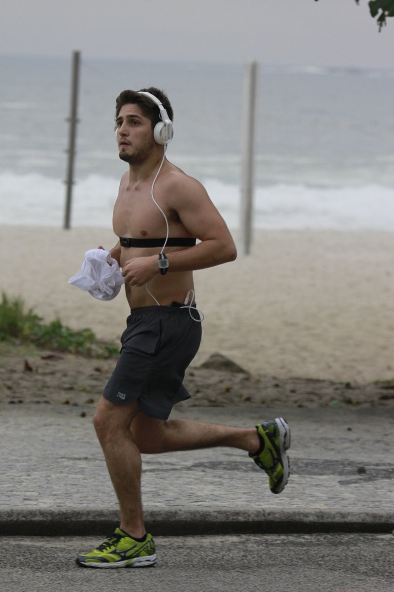 Sem Camisa Daniel Rocha Corre No Rio De Janeiro Quem Quem News