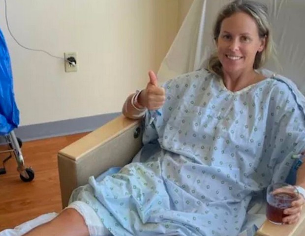 Lindsay Bruns sofreu ferimentos graves na perna após ser atacada por um tubarão, na Flórida (Foto: Reprodução/Mirror)