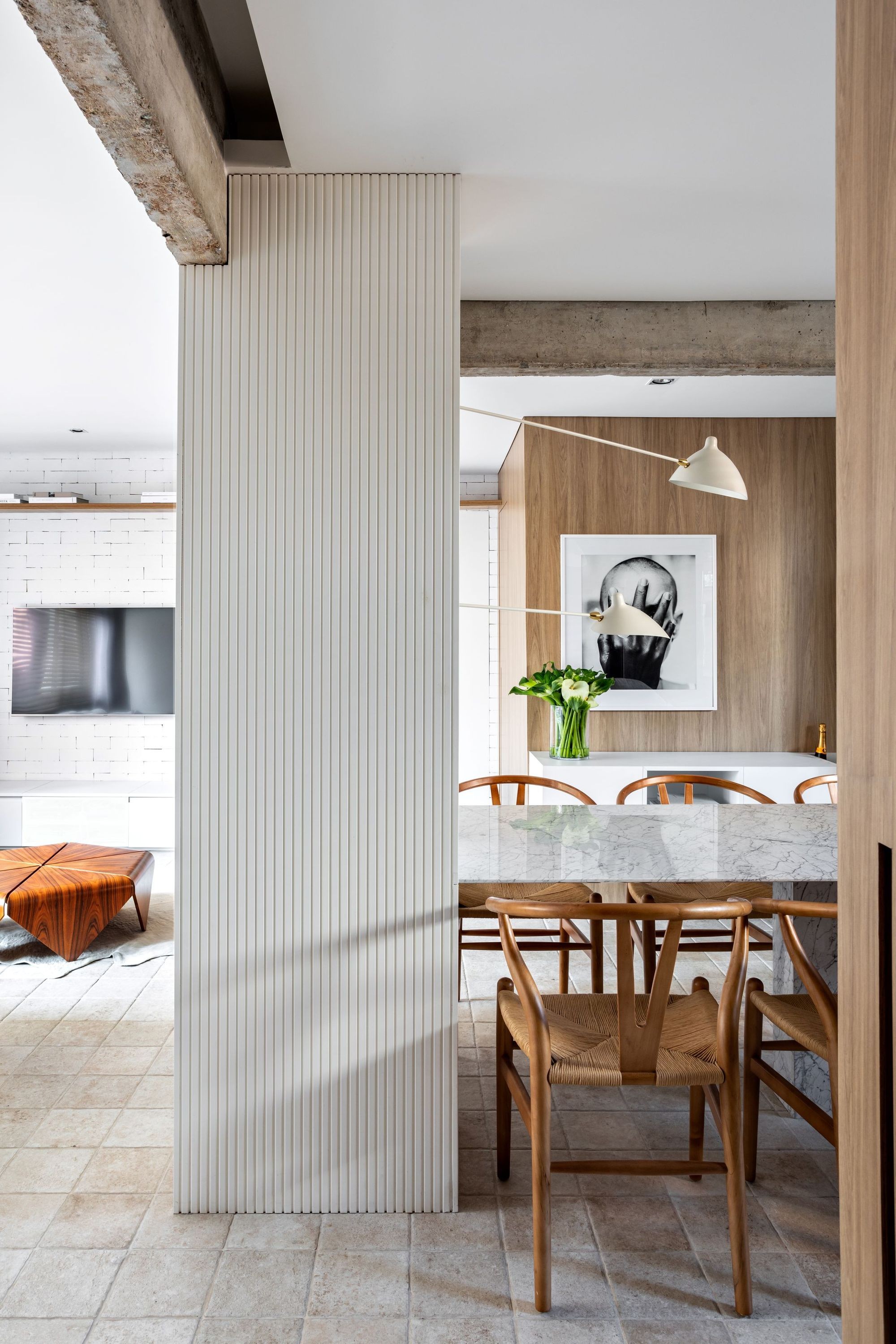 Décor do dia: tons de cinza e minimalismo na sala de jantar (Foto: Fran Parente)