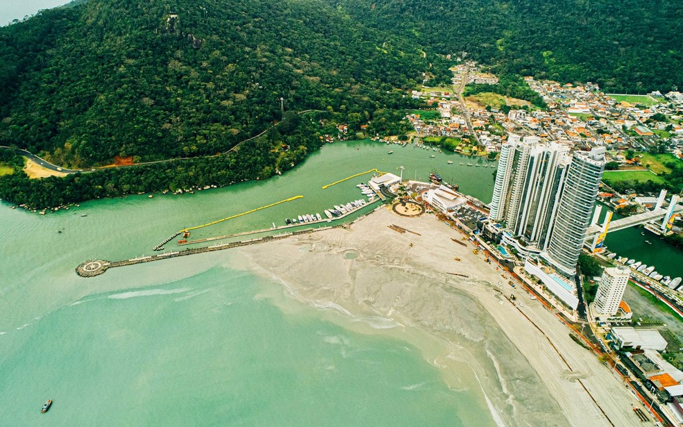 Alargamento da faixa de areia da Praia Central na Barra Sul, em Balneário Camboriú — Foto: Kaio Garcia/Divulgação