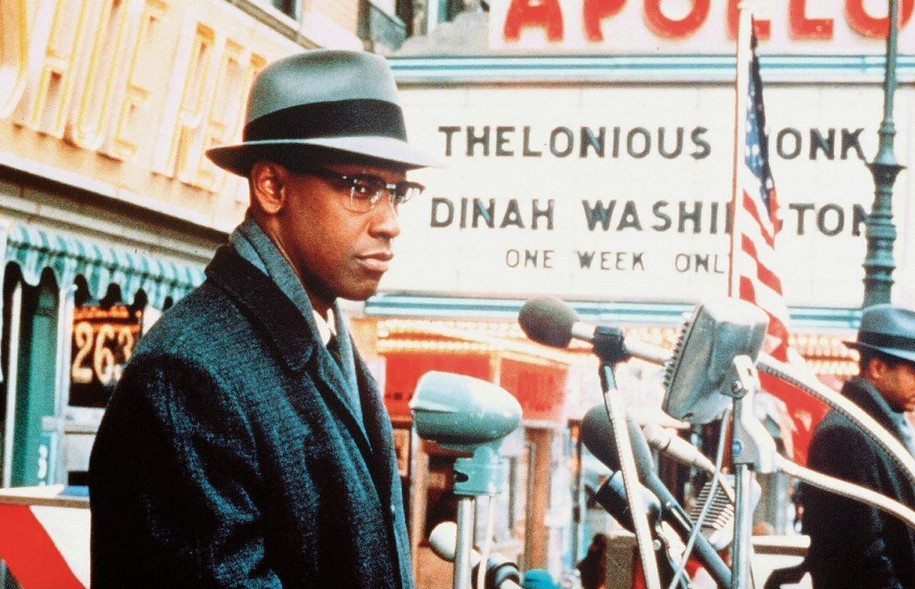 Denzel Washington em cena de Malcolm X (1992) (Foto: Reprodução)