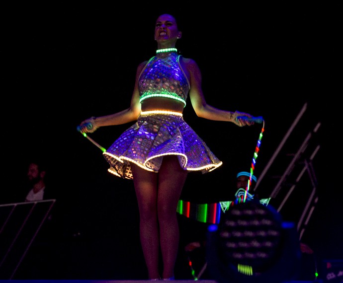 A roupa iluminada da diva abriu as apresentações (Foto: Felipe Monteiro / Gshow)