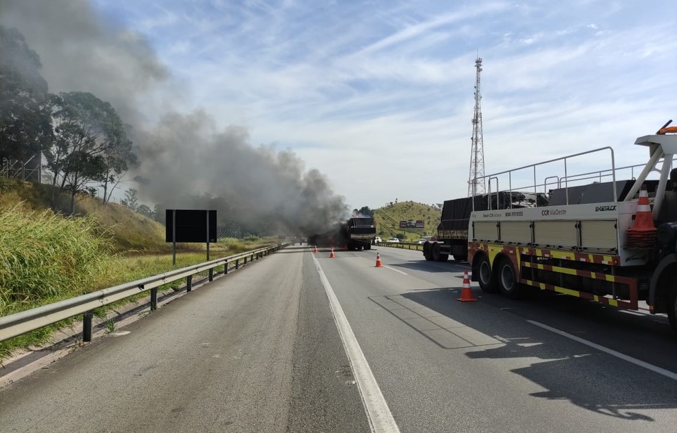 Acidente com caminhões na rodovia Castello Branco em Itu (SP) — Foto: Arquivo Pessoal