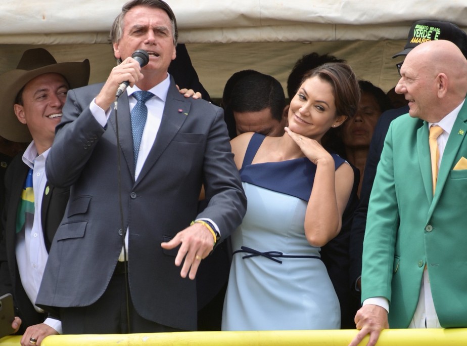 Bolsonaro e Michelle durante desfile de 7 de setembro