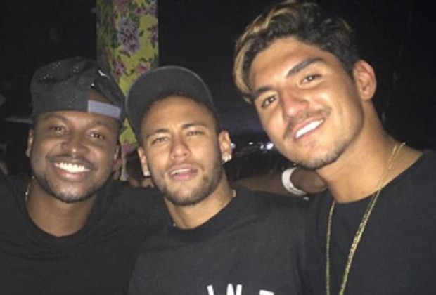 Thiaguinho e Neymar comemoram aniversário de Gabriel Medina (Foto: Reprodução/Instagram)