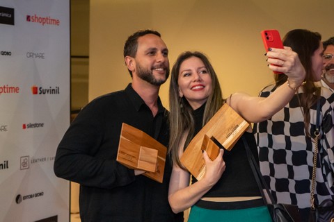 Eduardo Franco Correia e Ana Sawaia, vencedores das categorias Novo Olhar e Em Sintonia, respectivamente