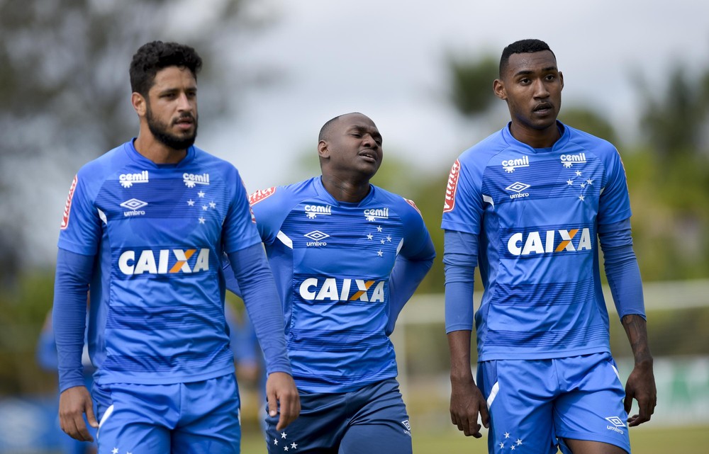 Mano ainda tem dúvidas para escalar Cruzeiro para 5ª feira; Sassá deve ser titular
