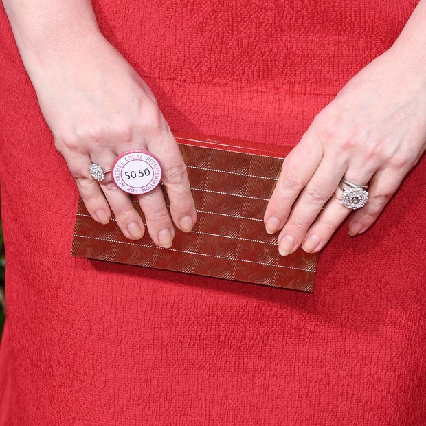 Olivia Colman e suas naked nails para o Golden Globes (Foto: Getty Images)