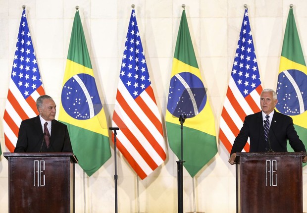 O presidente do Brasil, Michel Temer, e o vice-presidente dos Estados Unidos, Mike Pence, em pronunciamento conjunto (Foto: Marcelo Camargo/Agência Brasil)