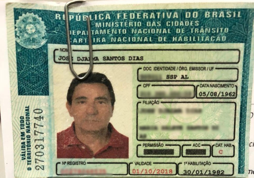Oliveira Junior apresentou documento falso à polícia; além de ter o mandado de prisão cumprido, foi autuado por falsidade ideológica — Foto: 13ª Delegacia Seccional de Polícia Civil da Paraíba/Divulgação