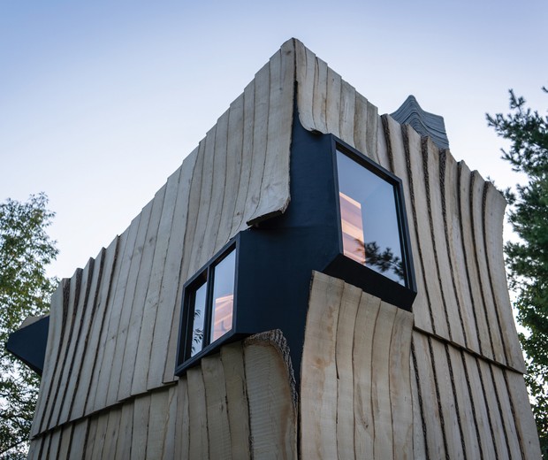 Estúdio cria cabana reaproveitando madeira infestada com impressão 3D (Foto: Andy Chen / Divulgação)