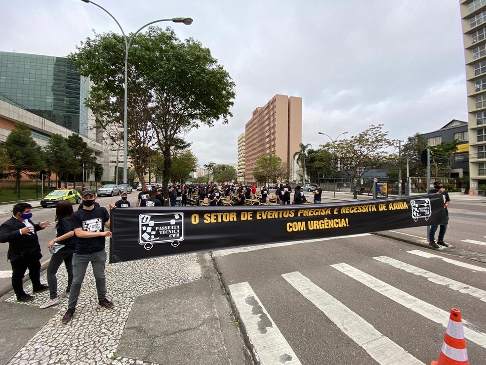 Protesto ocorreu na manhã desta terça-feira (8), em Curitiba — Foto: Anderson Grossl/RPC