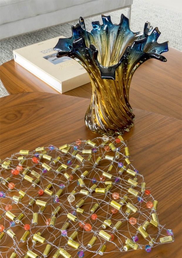  Vaso de murano e escultura de Luiz Hermano  (Foto: Christian Maldonado)