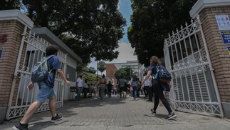 Alunos chegam para o segundo dia de prova do Enem, em na Universidade Machenzie, em São PauloAgência O Globo