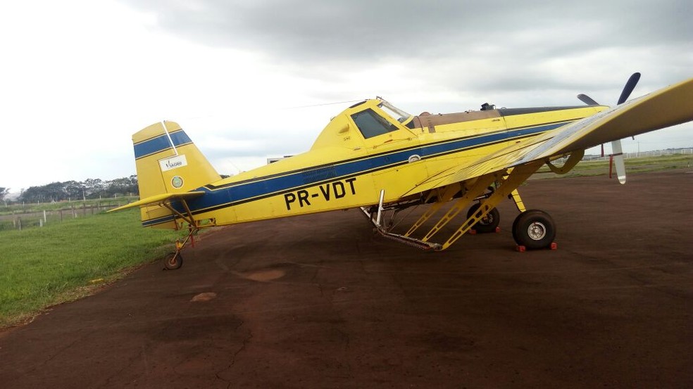 Quatro aeronaves agrícolas foram apreendidas no Aeroporto 14 Bis, de Londrina, no norte do Paraná. (Foto: Fábio Silveira/RPC)