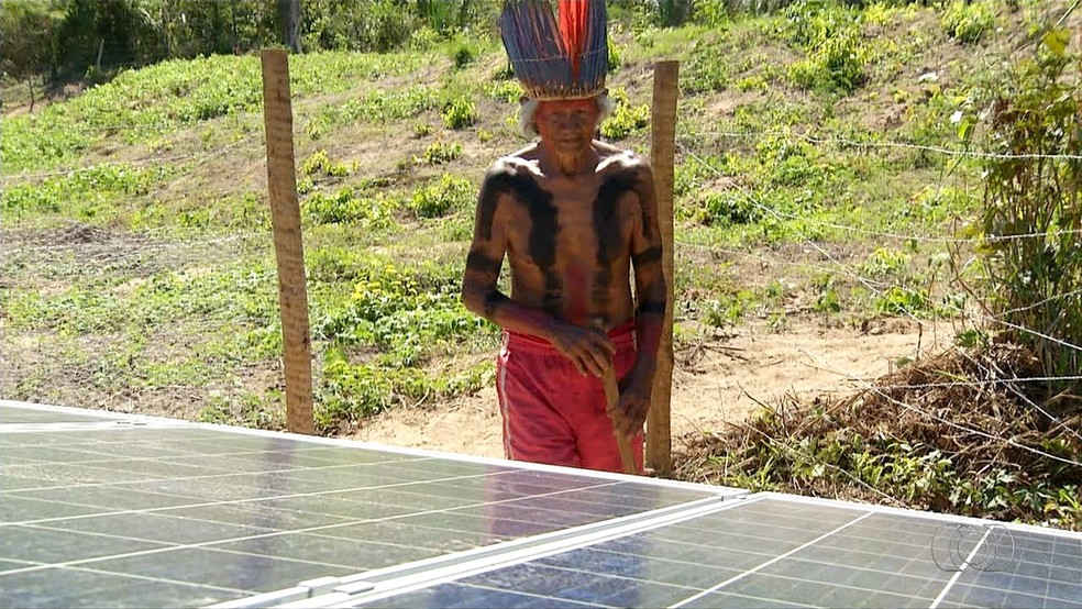 IrrigaÃ§Ã£o Ã© movida a energia solar (Foto: ReproduÃ§Ã£o/TV Anhanguera)
