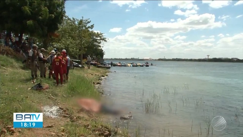 Jovem morreu ao tentar atravessar rio de caiaque com mais três pessoas (Foto: Reprodução/TV São Francisco)