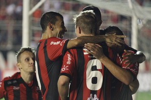 Brasil vai tentar ser agressivo com a posse de bola contra o Fla, diz técnico