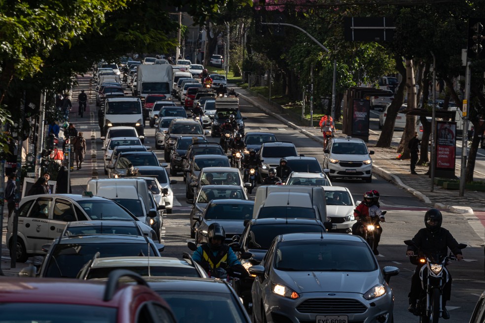 Movimentação de veículos na Rua da Consolação, centro de São Paulo. — Foto: ALLISON SALES/FOTORUA/ESTADÃO CONTEÚDO