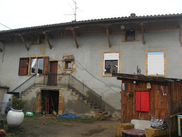 Casa mal-assombrada na França foi à venda por apenas 1 euro (R$ 2,70). (Foto: Reprodução)