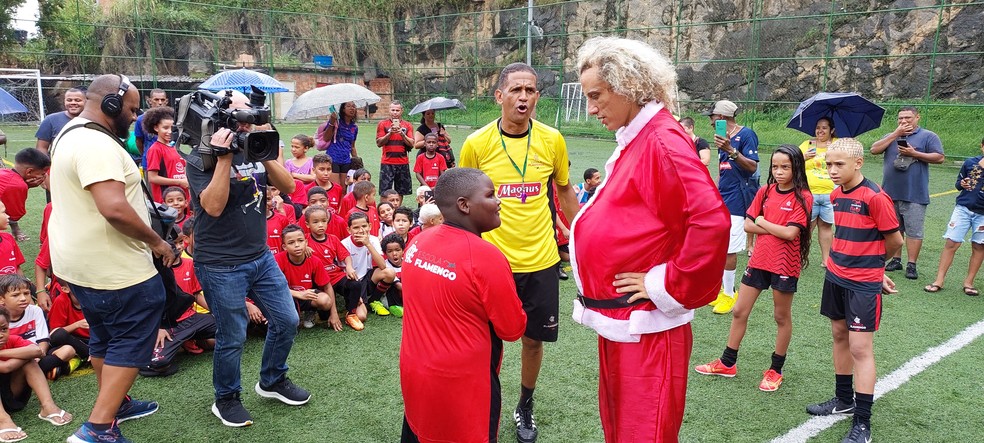 Davi &eacute; outro xar&aacute; que recebeu muito carinho de David Luiz, do Flamengo &mdash; Foto: Fred Gomes