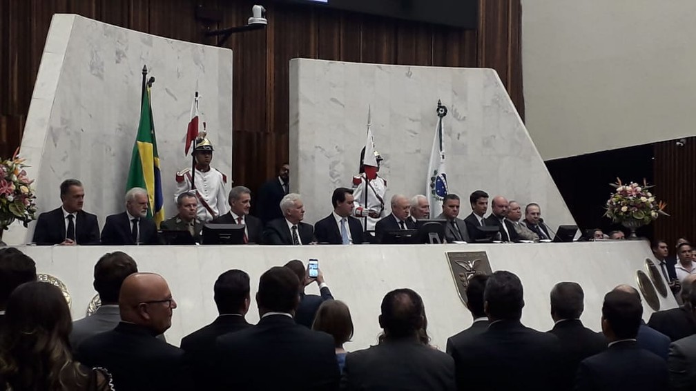 Cinquenta e quatro deputados estaduais tomaram posse para 19ª legislatura paranaense na tarde desta sexta-feira (1º) — Foto: Bronson Almeida/RPC